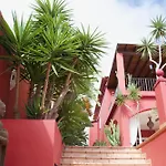 Red-house Vila *